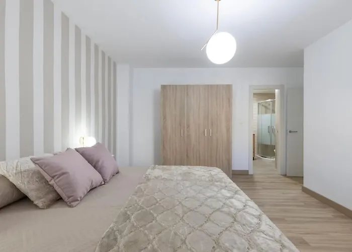 Neptuno Deluxe غرناطة